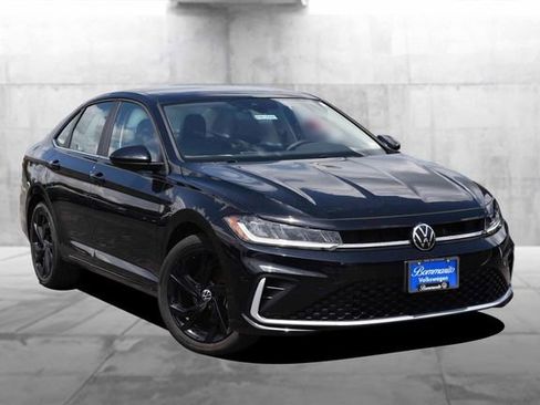 Certified 2025 Volkswagen Jetta SE w/ Sunroof Package FWD image 2