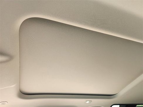 New 2024 Land Rover Defender 110 S image 24