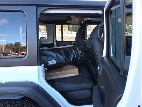 Used 2024 Jeep Wrangler Unlimited Rubicon w/ XTREMEE 35" Tire Package image 56