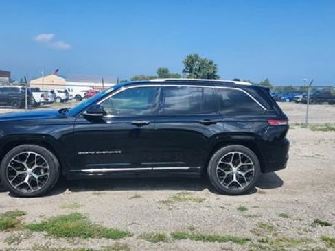 Used 2023 Jeep Grand Cherokee Summit AWD/4WD image 5