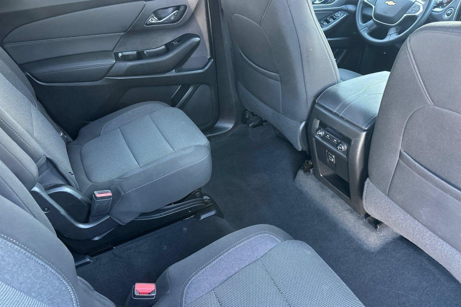 Used 2023 Chevrolet Traverse LT w/ LPO, Cargo Package AWD/4WD image 33