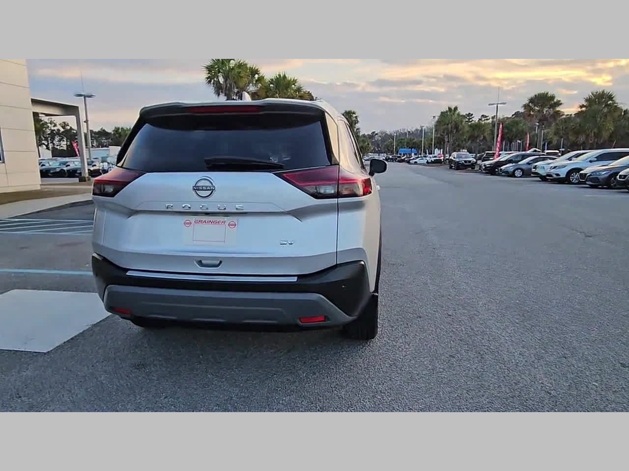 Used 2023 Nissan Rogue SV w/ SV Premium Package FWD image 34