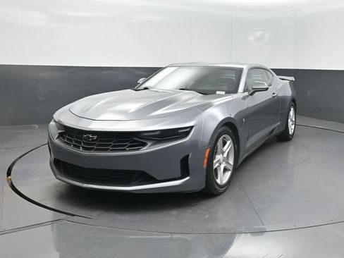 Used 2019 Chevrolet Camaro LT w/ Technology Package RWD image 2