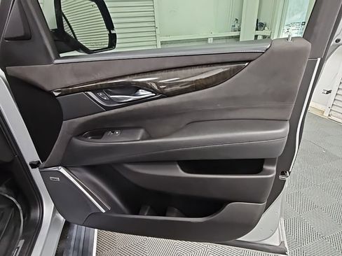 Used 2019 Cadillac Escalade ESV Platinum image 45