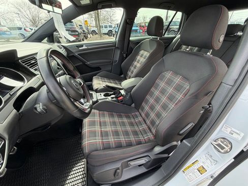 Used 2018 Volkswagen GTI SE image 19