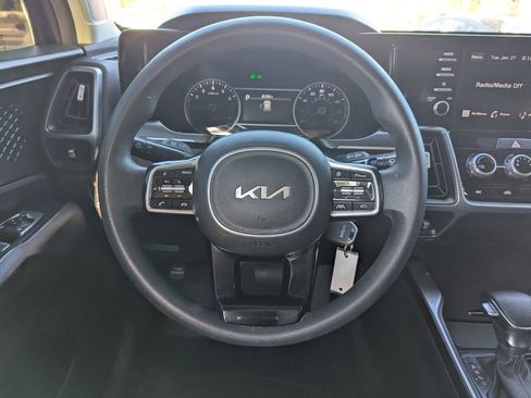 Used 2023 Kia Sorento LX image 11