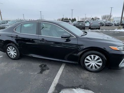 Used 2023 Toyota Camry LE image 3