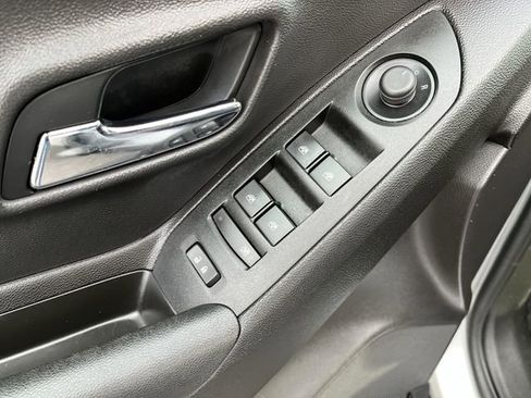 Used 2019 Chevrolet Trax LT w/ LT Convenience Package image 17