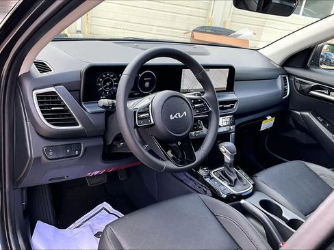 Certified 2026 Kia Seltos EX w/ EX Sunroof Package image 32