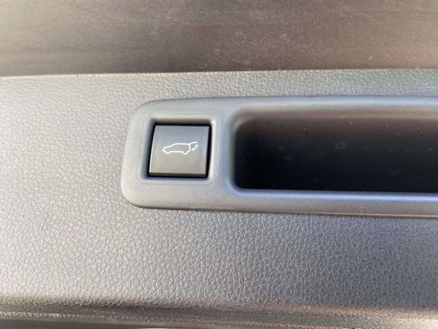 Used 2025 Toyota Highlander XLE AWD/4WD image 11