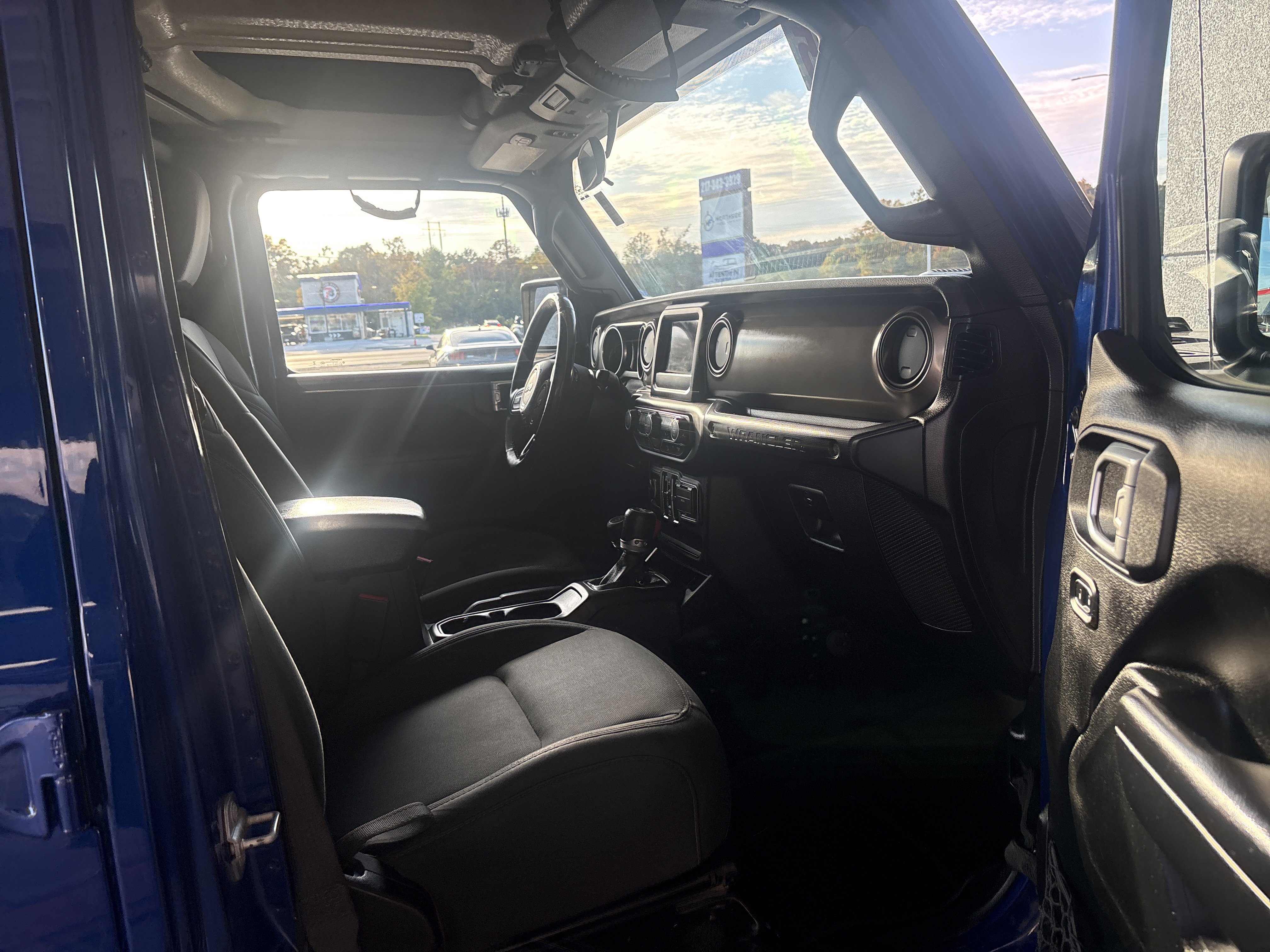 Used 2018 Jeep Wrangler Unlimited Sport S AWD/4WD image 12