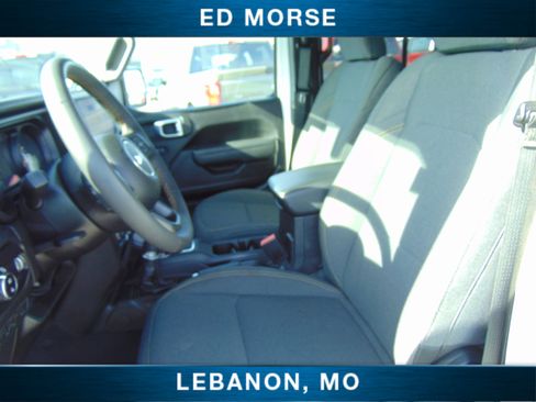 Used 2025 Jeep Gladiator Sport image 11