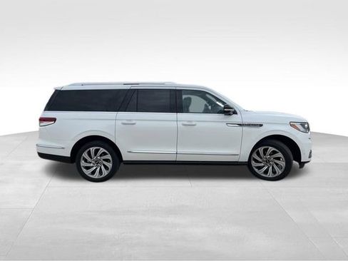 Used 2024 Lincoln Navigator L Reserve image 8