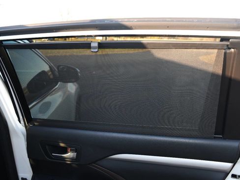 Used 2018 Toyota Highlander XLE image 27