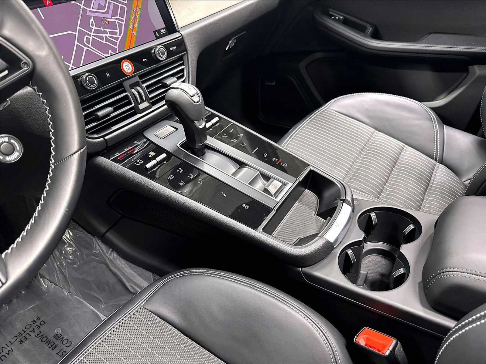 Used 2026 Porsche Macan Turbo AWD/4WD image 19