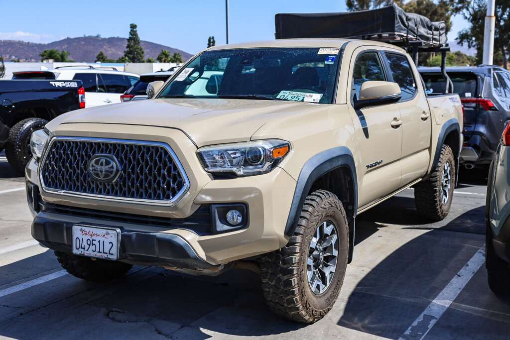 Used 2018 Toyota Tacoma TRD Off-Road RWD image 2