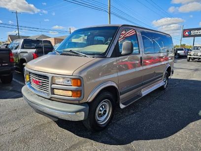 Used 2000 GMC Savana 2500 Passenger w/ SLE Marketing Option Pkg 4