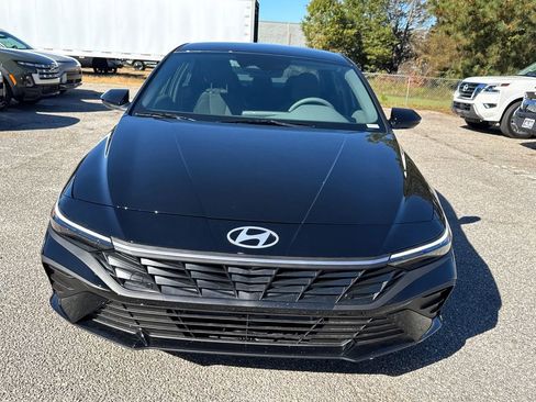 New 2025 Hyundai Elantra SEL image 8