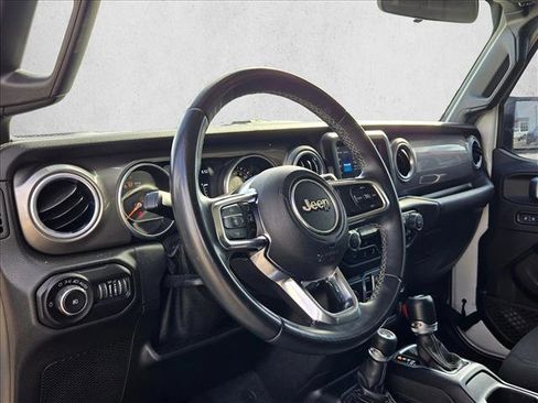 Used 2018 Jeep Wrangler Unlimited Sahara AWD/4WD image 12