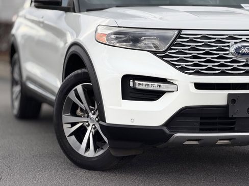Used 2020 Ford Explorer Platinum w/ Premium Technology Package image 2