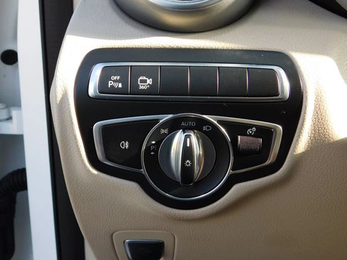 Used 2019 Mercedes-Benz GLC 300 4MATIC w/ Parking Assistance Package image 29
