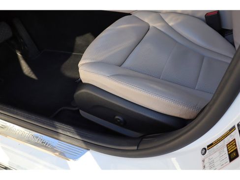 Used 2015 Mercedes-Benz C 300 Sedan image 18