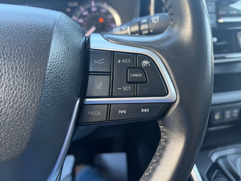 Used 2023 Toyota Highlander LE FWD image 29