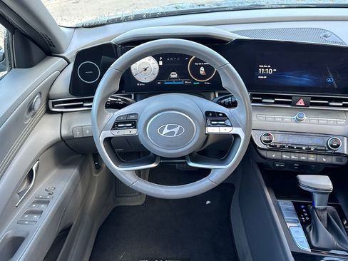 Used 2025 Hyundai Elantra SEL w/ Cargo Package image 23