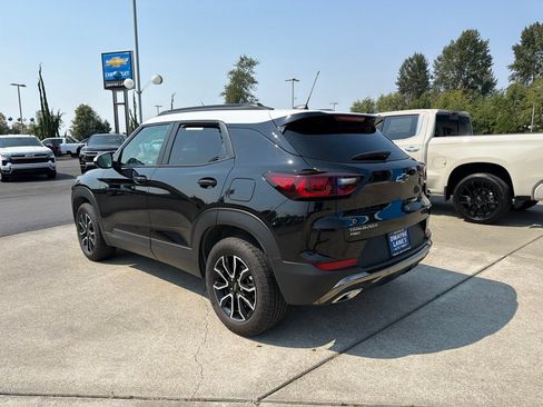 Used 2024 Chevrolet TrailBlazer ACTIV w/ Convenience Package AWD/4WD image 3