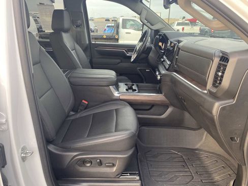 Used 2025 GMC Sierra 2500 SLT image 27