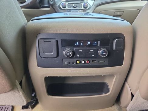 Used 2016 Chevrolet Suburban LTZ RWD image 23