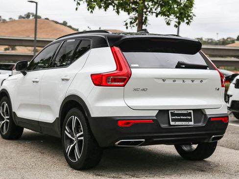 Used 2019 Volvo XC40 T4 R-Design FWD image 6