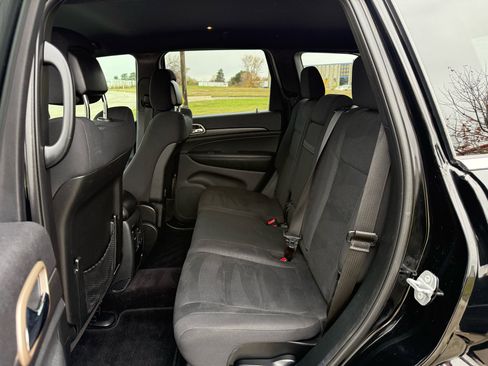 Used 2017 Jeep Grand Cherokee Laredo w/ Quick Order Package 23E image 16