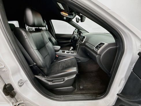 Used 2018 Jeep Grand Cherokee Altitude AWD/4WD image 31