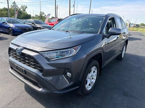 Used 2019 Toyota RAV4 XLE w/ Convenience Package AWD/4WD image 3
