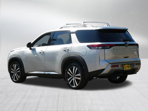 Certified 2025 Nissan Pathfinder Platinum AWD/4WD image 5