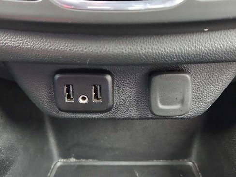 Used 2022 Chevrolet Traverse LS image 29