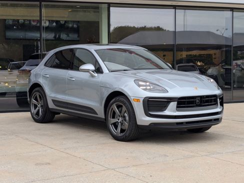 Certified 2025 Porsche Macan image 7