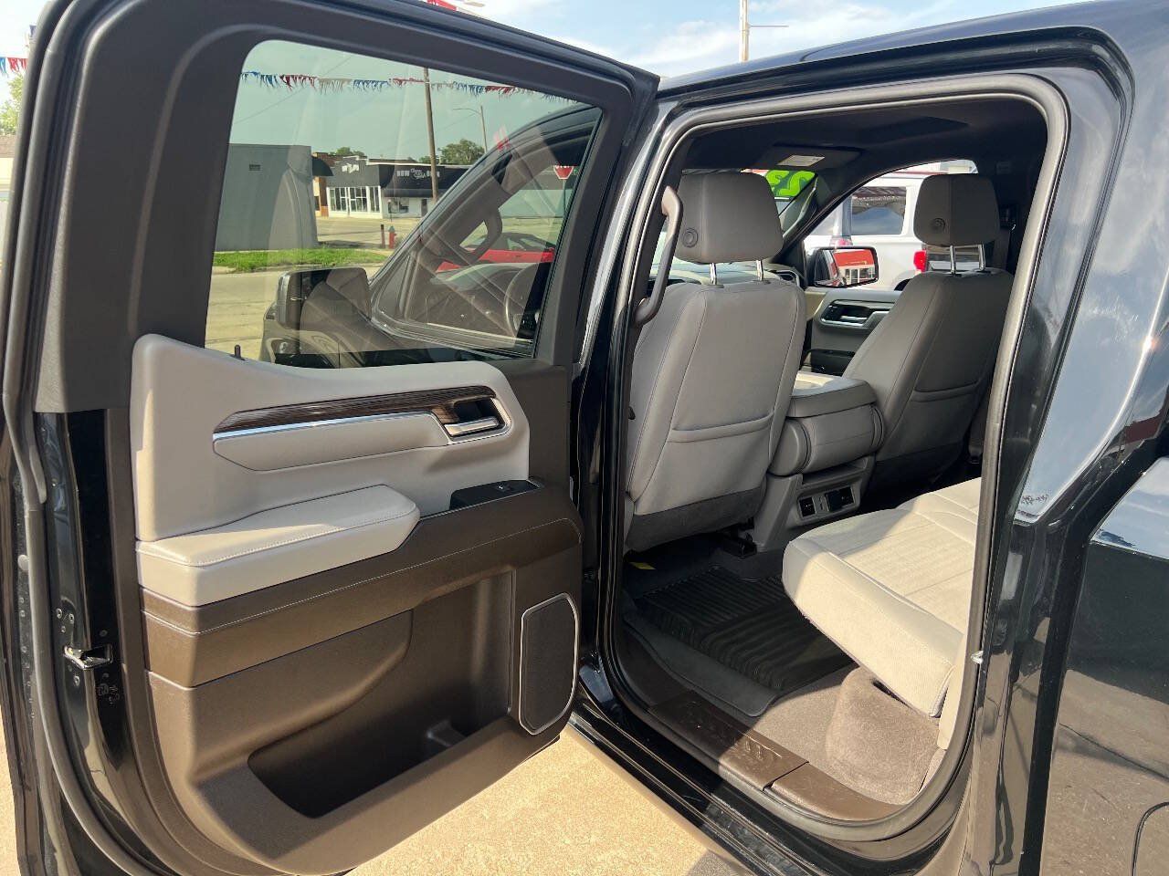 Used 2023 Chevrolet Silverado 1500 LT AWD/4WD image 14