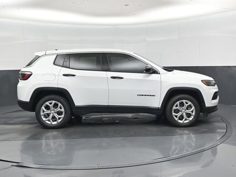 Used 2025 Jeep Compass Sport AWD/4WD image 2