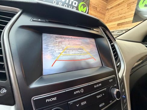 Used 2017 Hyundai Santa Fe SE AWD/4WD image 23