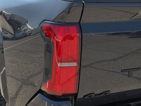 Certified 2026 Toyota Tacoma SR5 AWD/4WD image 12