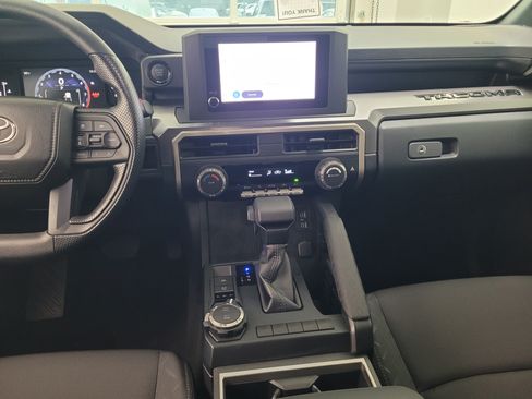 Certified 2026 Toyota Tacoma SR5 AWD/4WD image 18