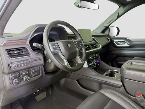 Used 2023 Chevrolet Suburban Z71 w/ Luxury Package AWD/4WD image 10