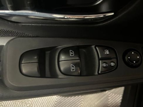 Used 2024 Nissan Kicks SV FWD image 11