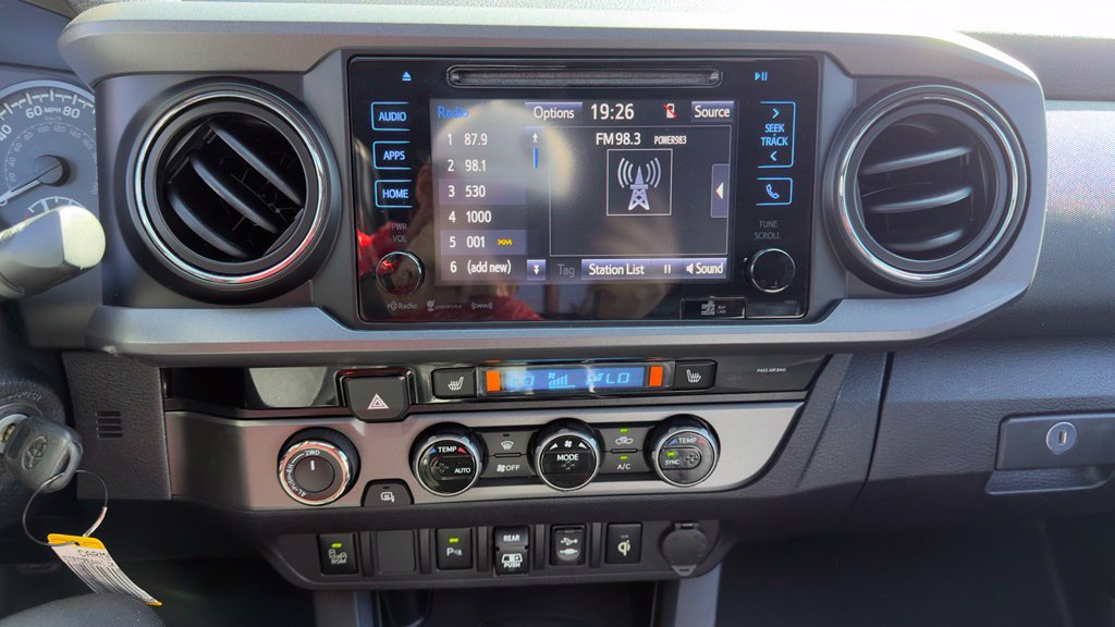 Used 2018 Toyota Tacoma TRD Off-Road AWD/4WD image 13