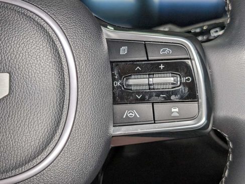 Certified 2025 Kia Sorento X-Line EX AWD/4WD image 38