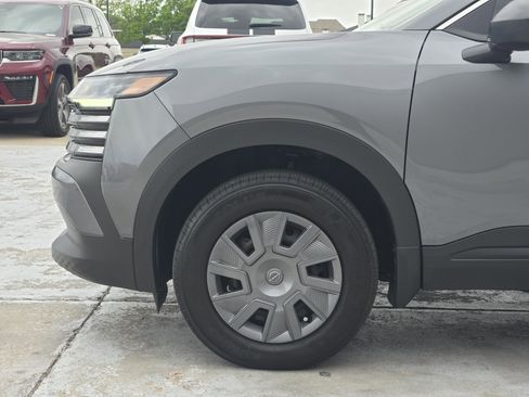 Used 2025 Nissan Kicks S FWD image 9