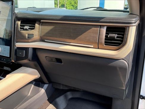 Certified 2023 Ford Expedition Limited AWD/4WD image 15