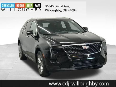 Used 2025 Cadillac XT4 Premium Luxury image 3